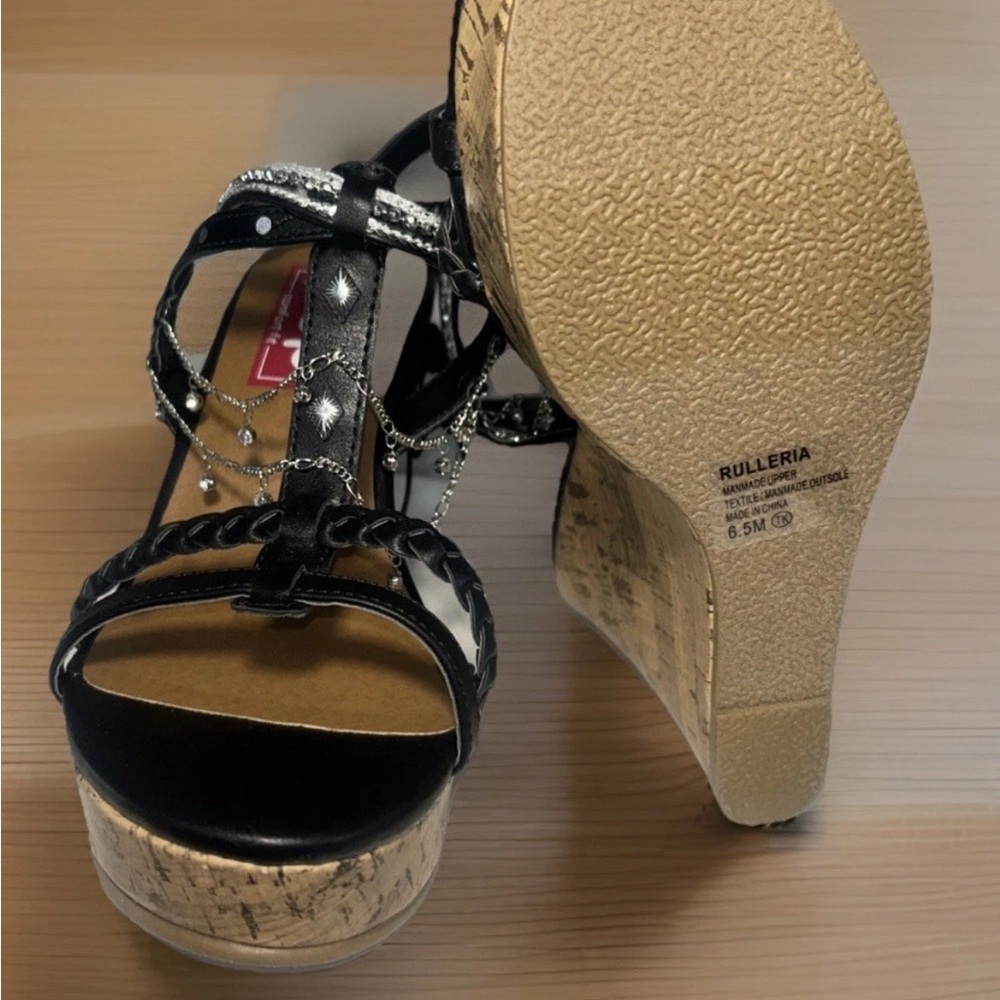 NWT Pop Rulleria Wedge Sandals w Silver-Tone Chain And Rhinestone T-Strap - Picture 7 of 9